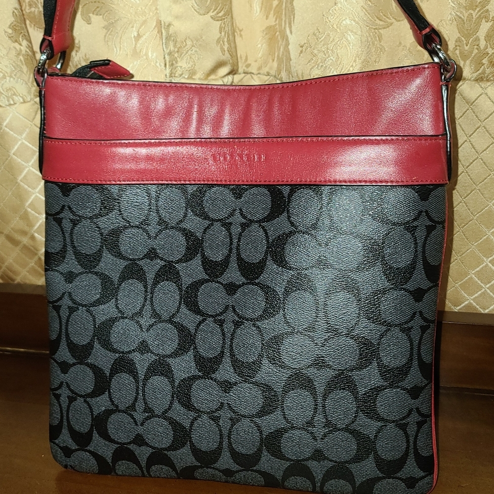 Charles Crossbody in Signature Charcoal/Red F54781